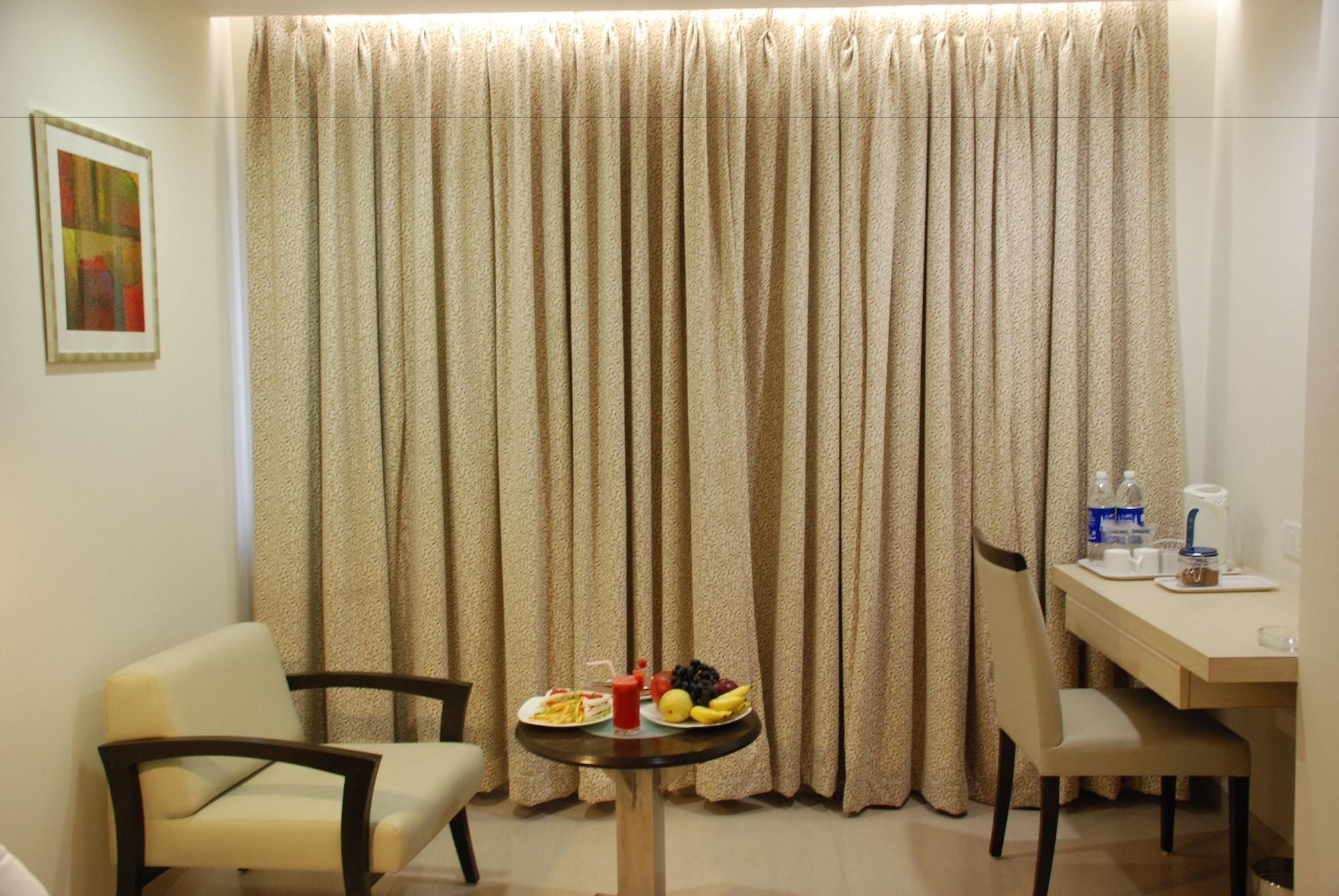 The Oriental Residency Hotel Mumbai Exterior photo