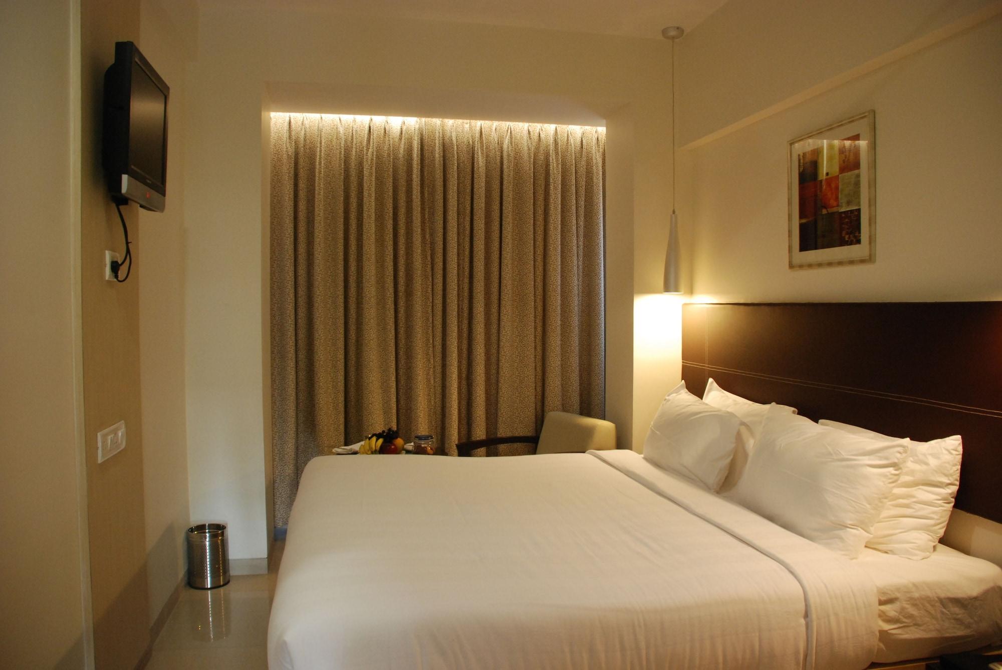 The Oriental Residency Hotel Mumbai Exterior photo
