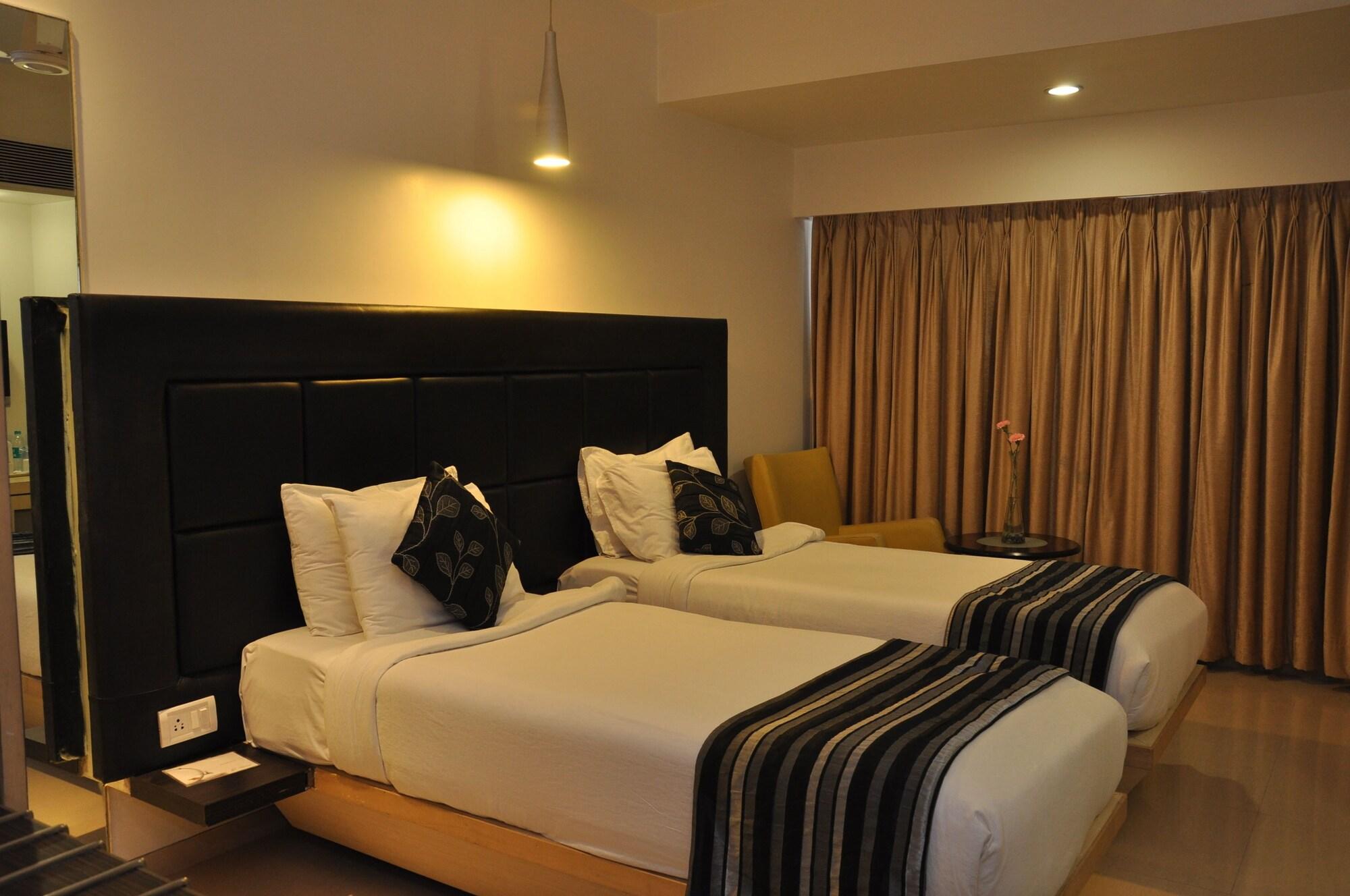 The Oriental Residency Hotel Mumbai Exterior photo