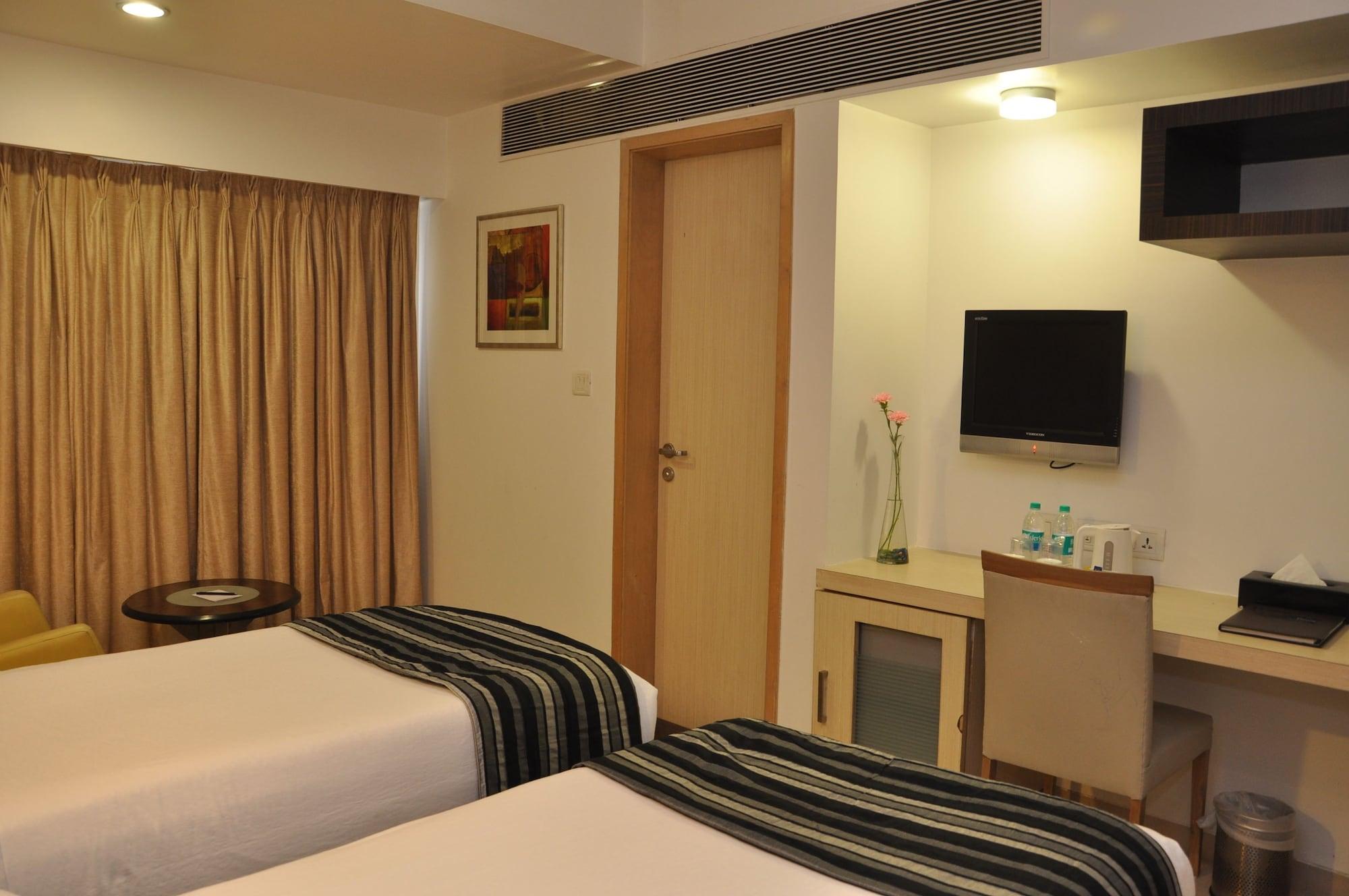 The Oriental Residency Hotel Mumbai Exterior photo