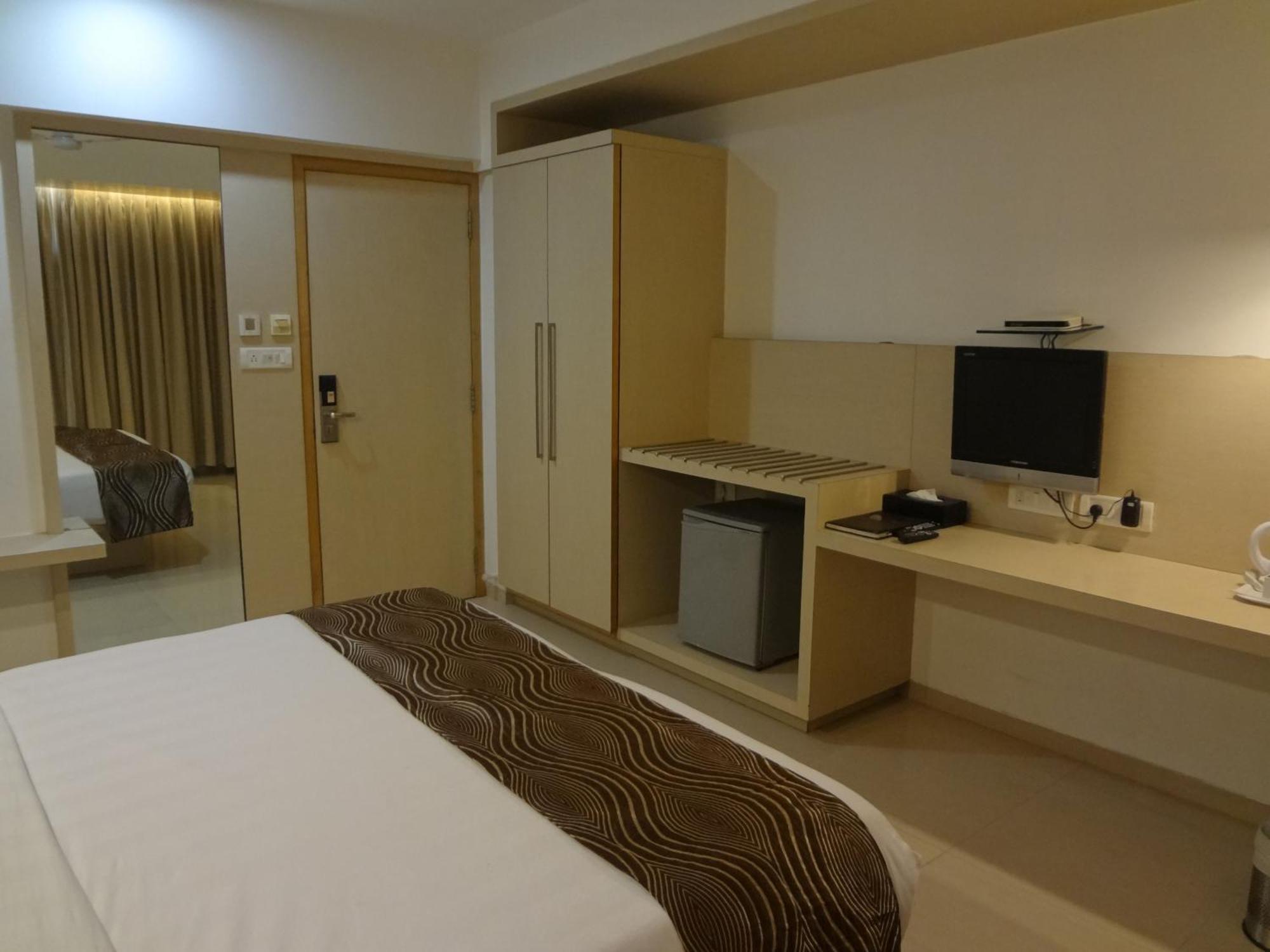 The Oriental Residency Hotel Mumbai Exterior photo