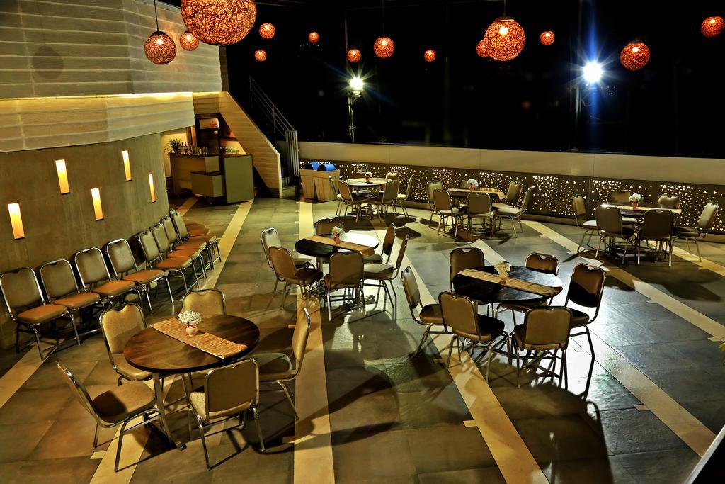 The Oriental Residency Hotel Mumbai Exterior photo
