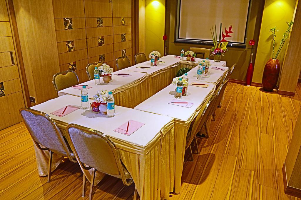 The Oriental Residency Hotel Mumbai Exterior photo