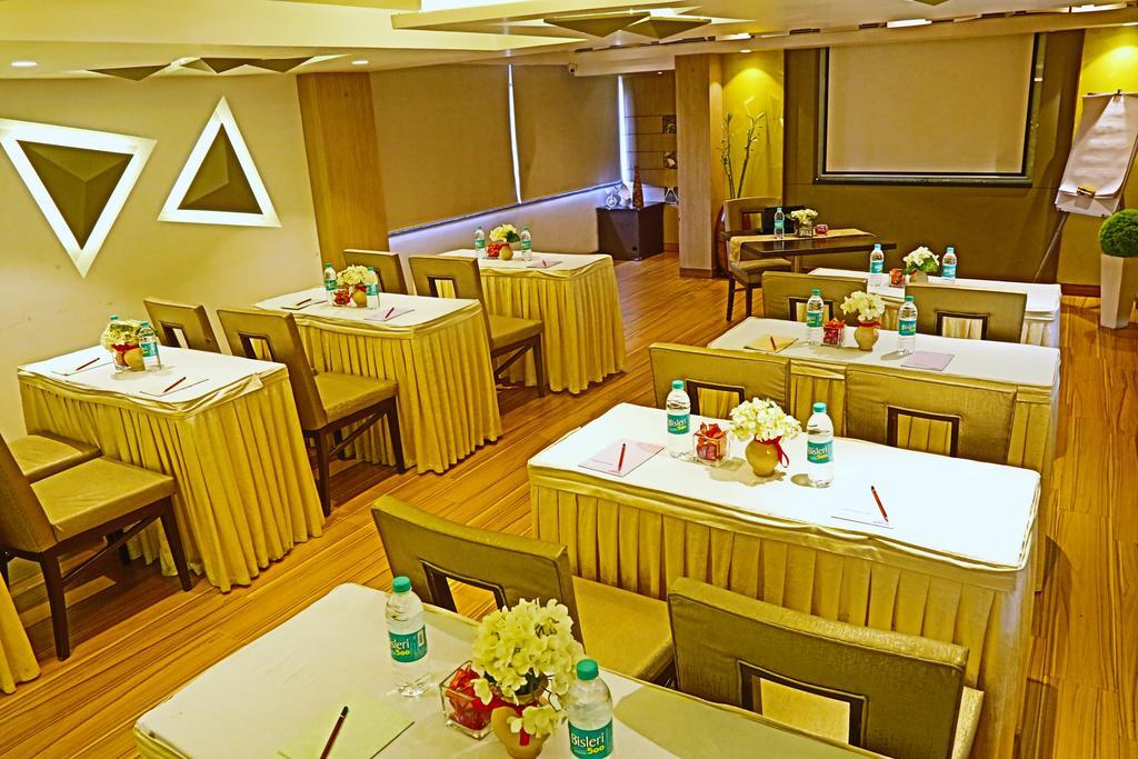 The Oriental Residency Hotel Mumbai Exterior photo