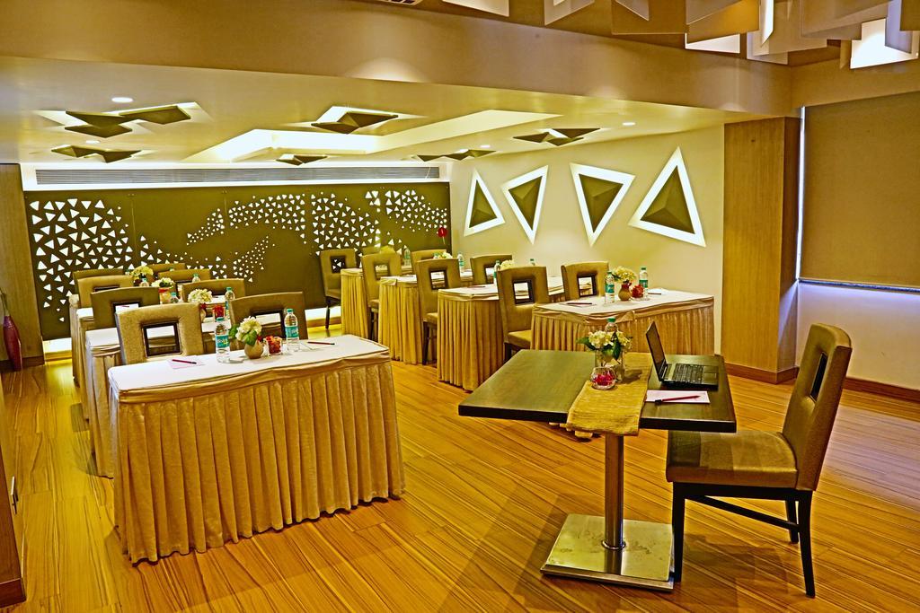 The Oriental Residency Hotel Mumbai Exterior photo