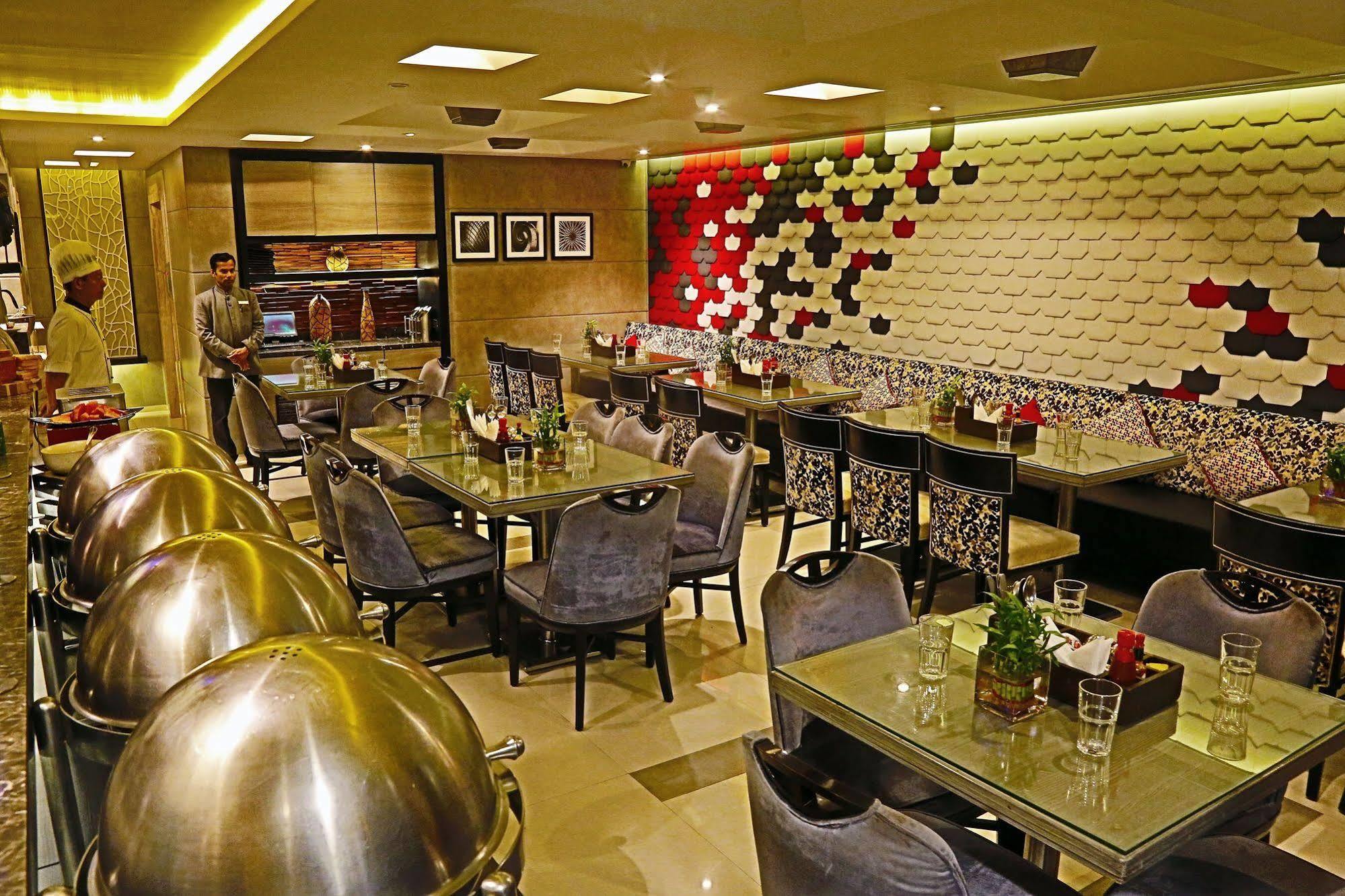 The Oriental Residency Hotel Mumbai Exterior photo